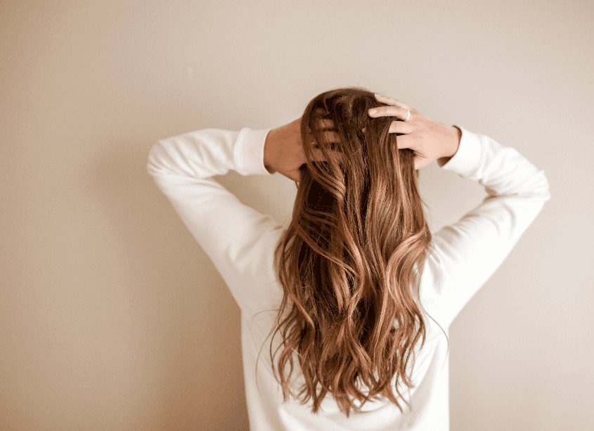 le-massage-du-cuir-chevelu-pour-avoir-de-beaux-cheveux-et-etre-zen-1230x1230